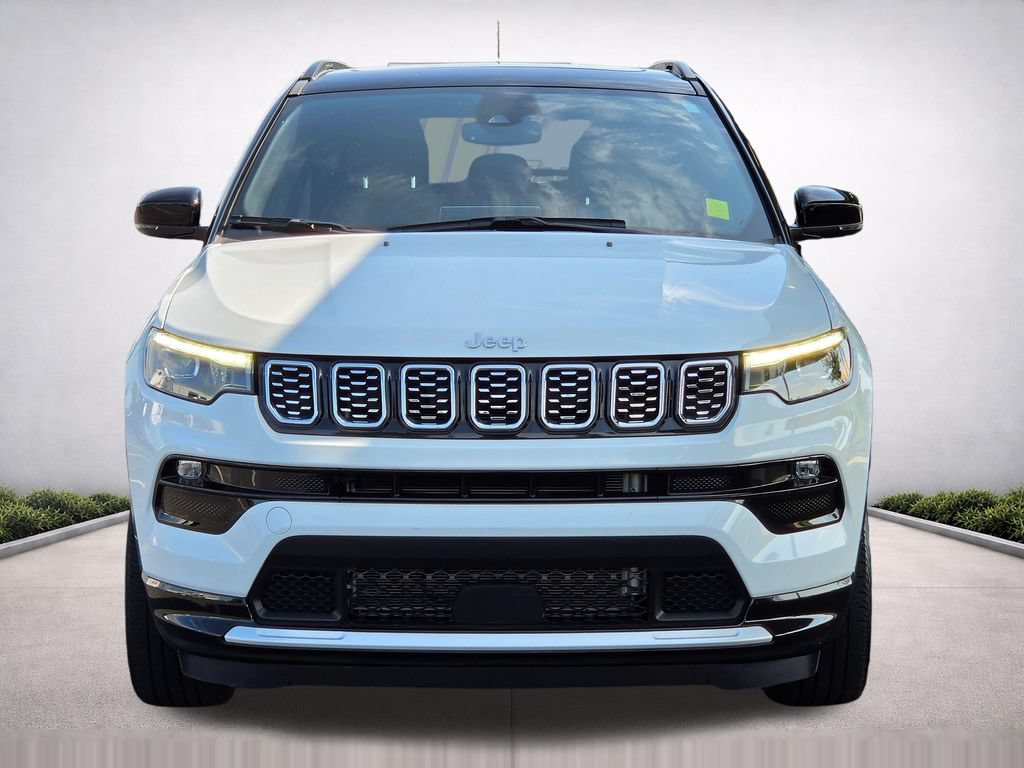 Used 2024 Jeep Compass Limited w/ Elite Group AWD/4WD image 3
