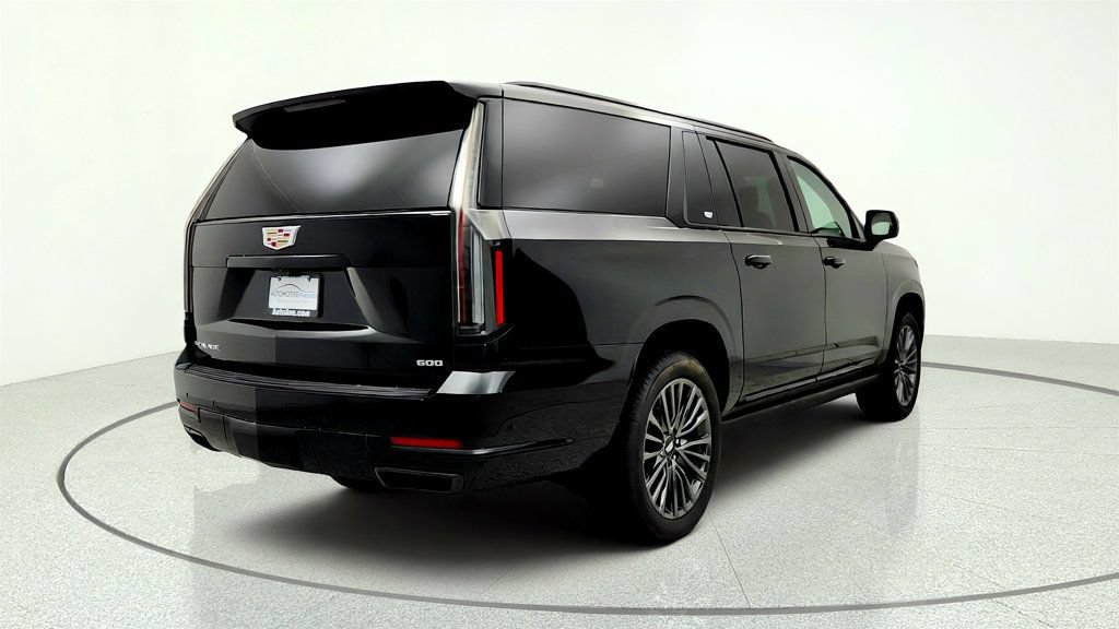 Used 2025 Cadillac Escalade ESV Sport Platinum AWD/4WD image 5