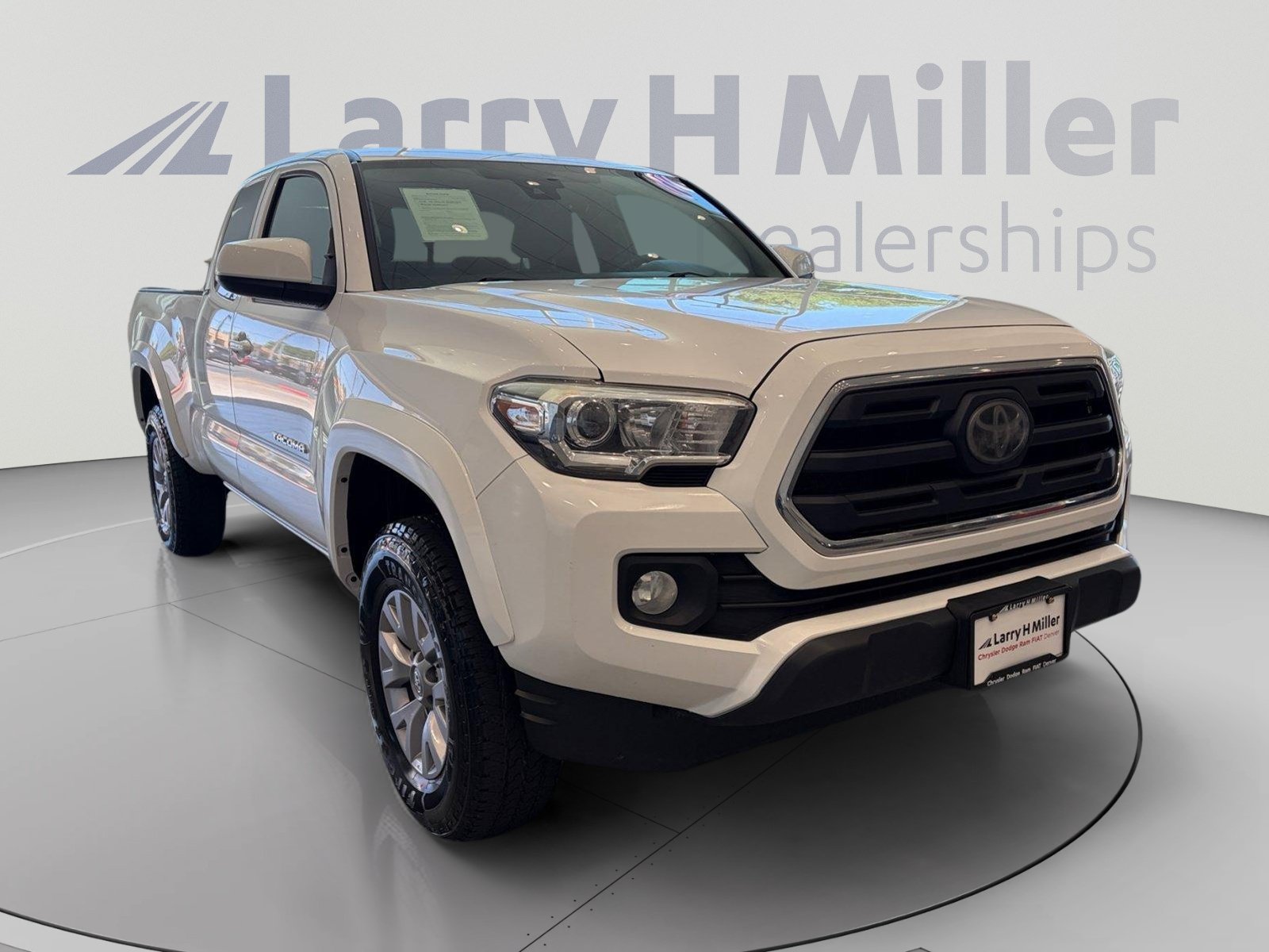 Used 2018 Toyota Tacoma SR5 AWD/4WD image 7