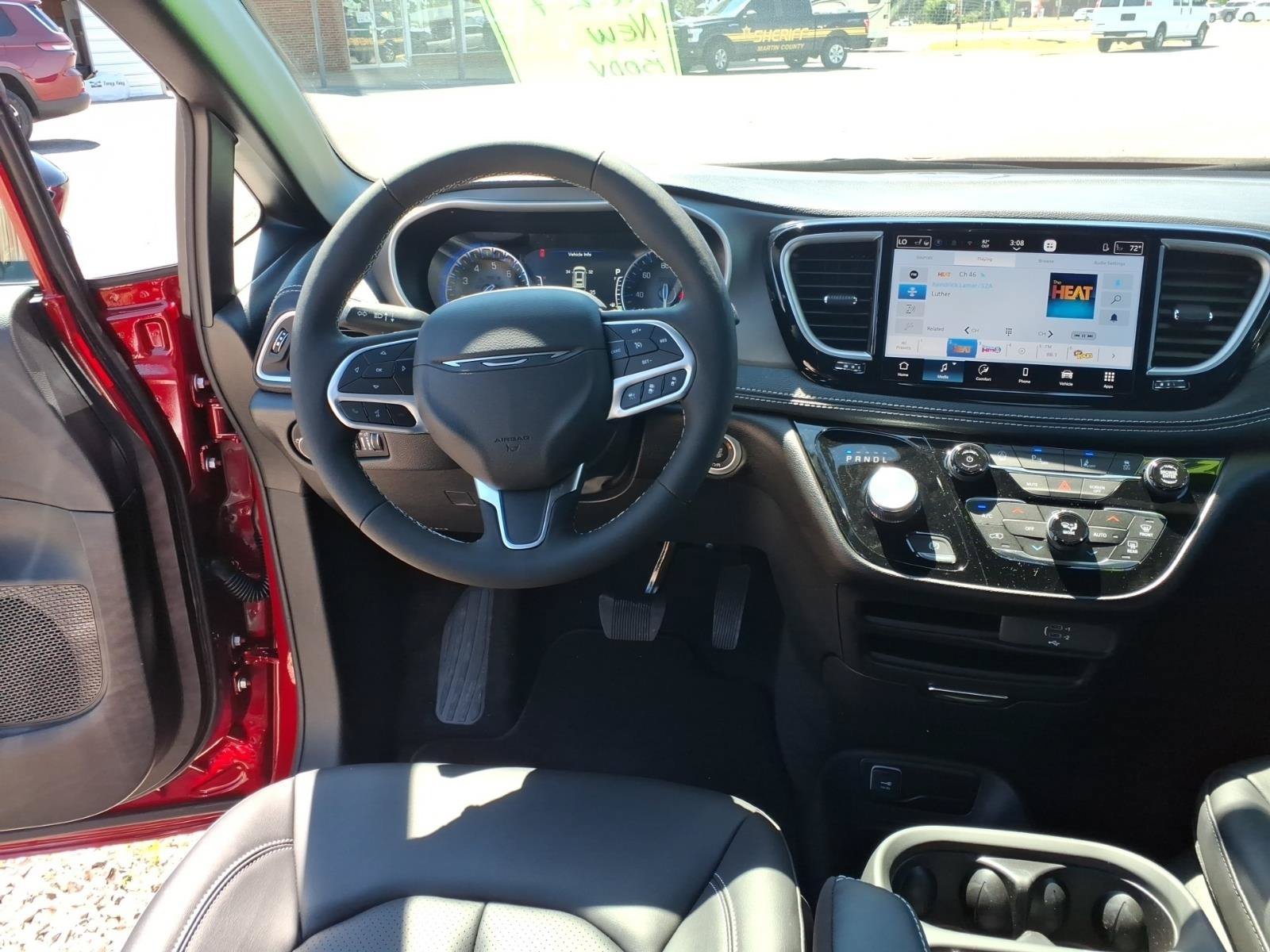 New 2027 Chrysler Pacifica Select FWD image 11