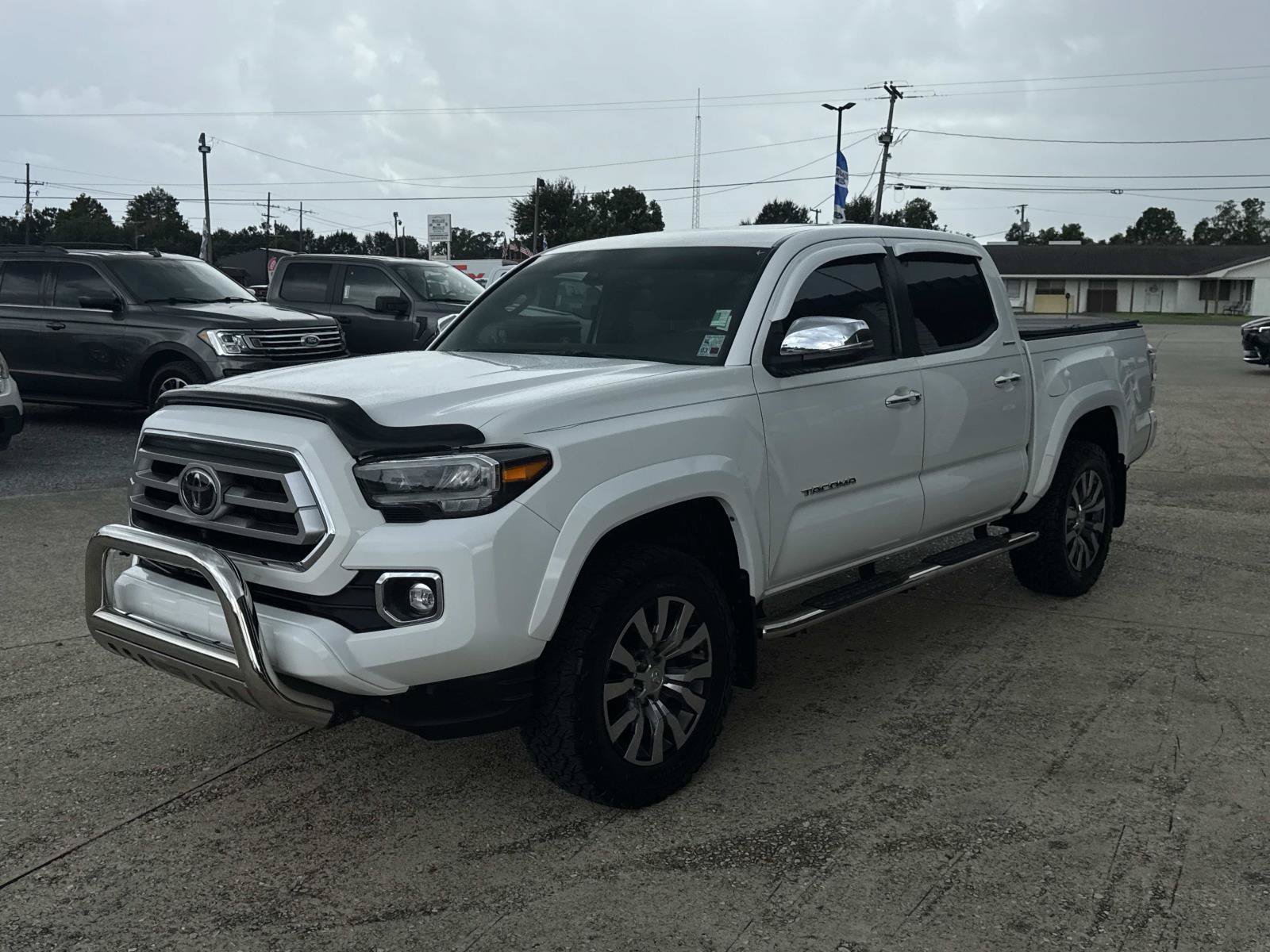 Used 2022 Toyota Tacoma Limited AWD/4WD image 3