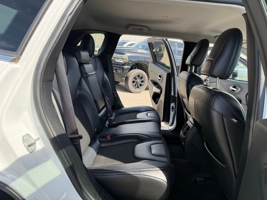 Used 2019 Jeep Cherokee Latitude Plus image 19