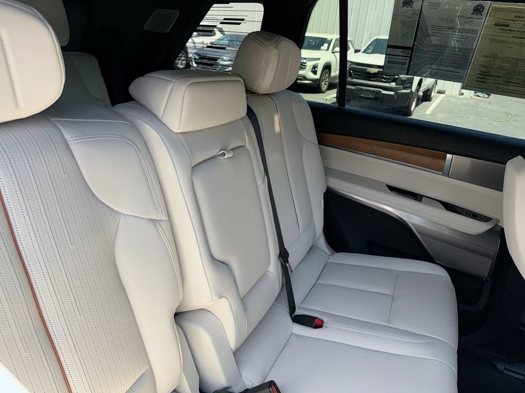 Used 2026 Cadillac Vistiq Luxury w/ LPO, Premium Carpet Package AWD/4WD image 29