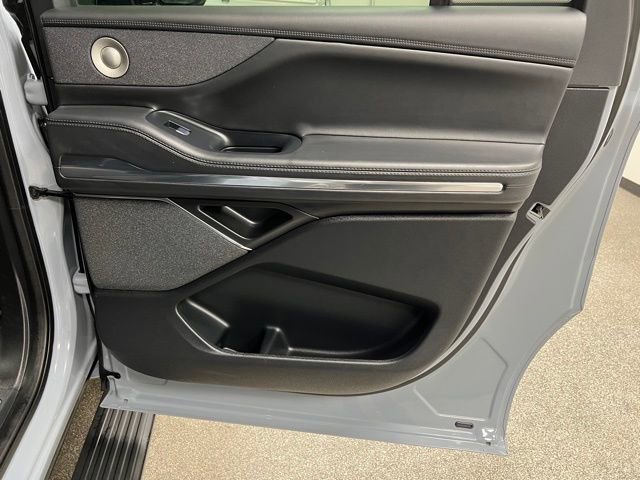 Used 2025 Lincoln Navigator L Reserve image 57