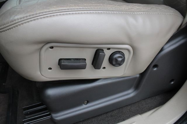 Used 2004 HUMMER H2 w/ Preferred Equipment Group image 3