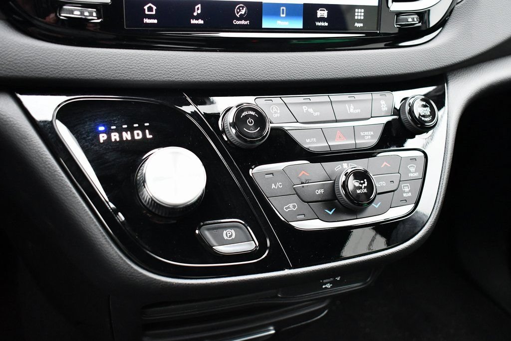 New 2026 Chrysler Voyager LX FWD image 19