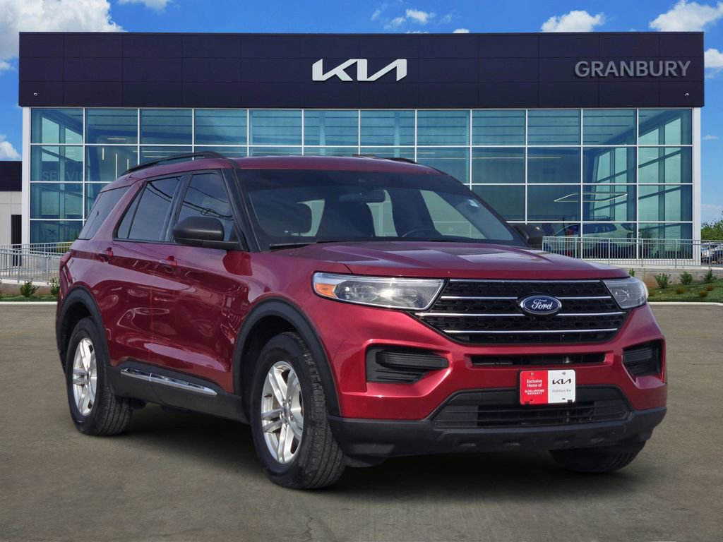 Used 2021 Ford Explorer XLT image 3