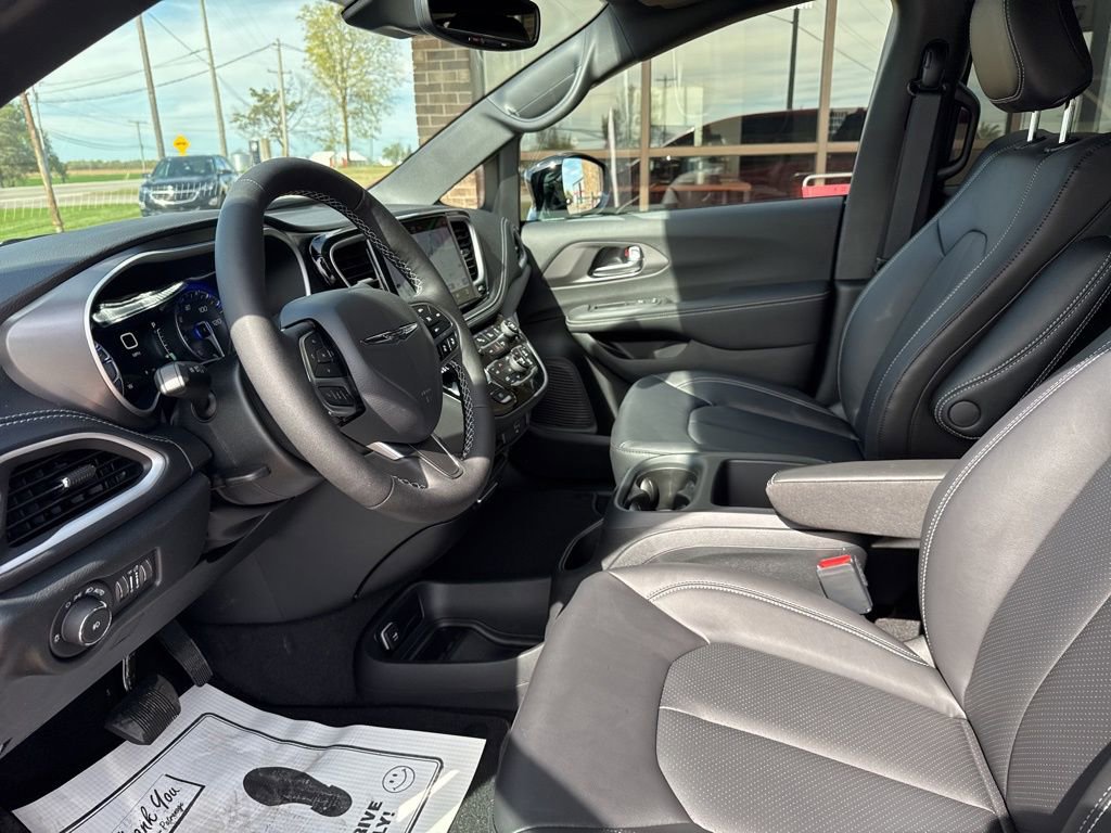 New 2026 Chrysler Pacifica Select FWD image 23