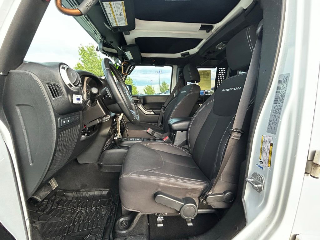 Used 2016 Jeep Wrangler Unlimited Rubicon image 12
