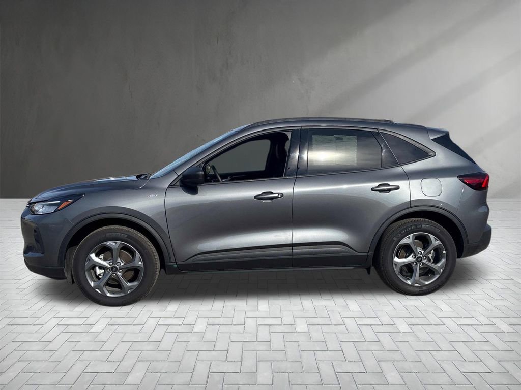 Used 2025 Ford Escape ST-Line w/ Cold Weather Package image 2