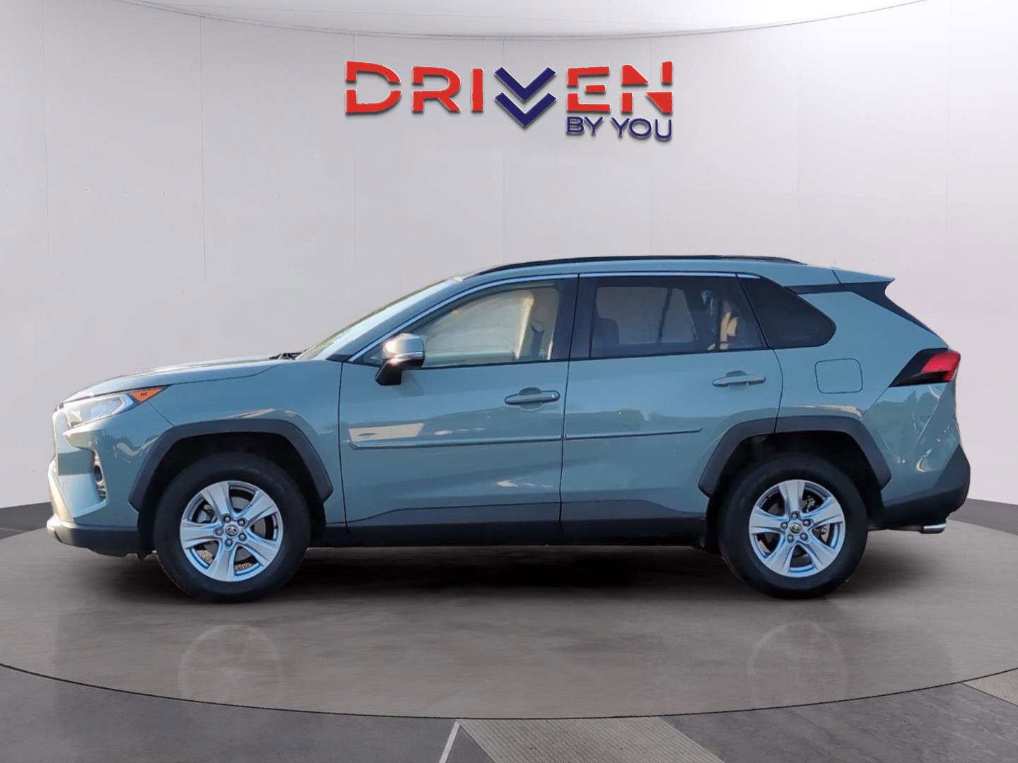 Used 2020 Toyota RAV4 XLE w/ Convenience Package image 2