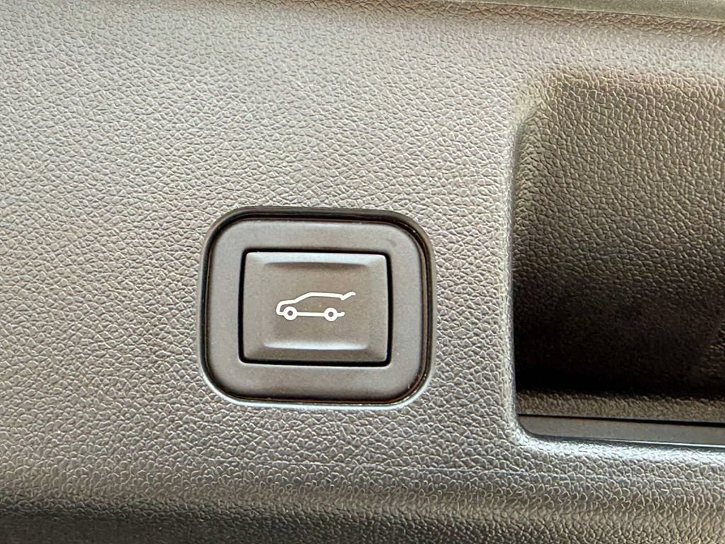 Used 2024 Chevrolet Equinox EV RS FWD image 18