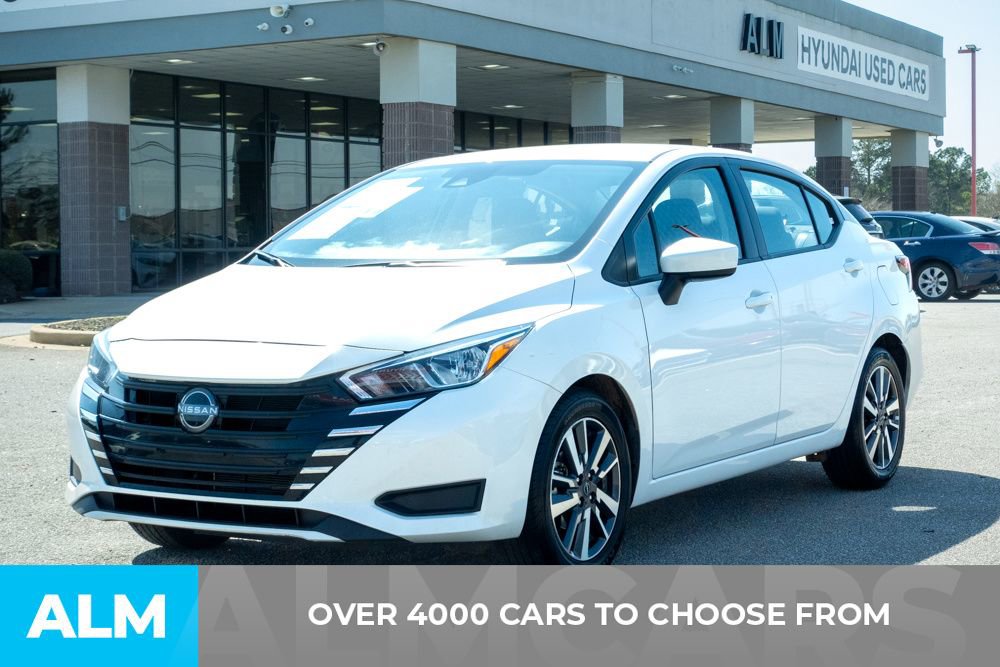 Used 2024 Nissan Versa SV image 2