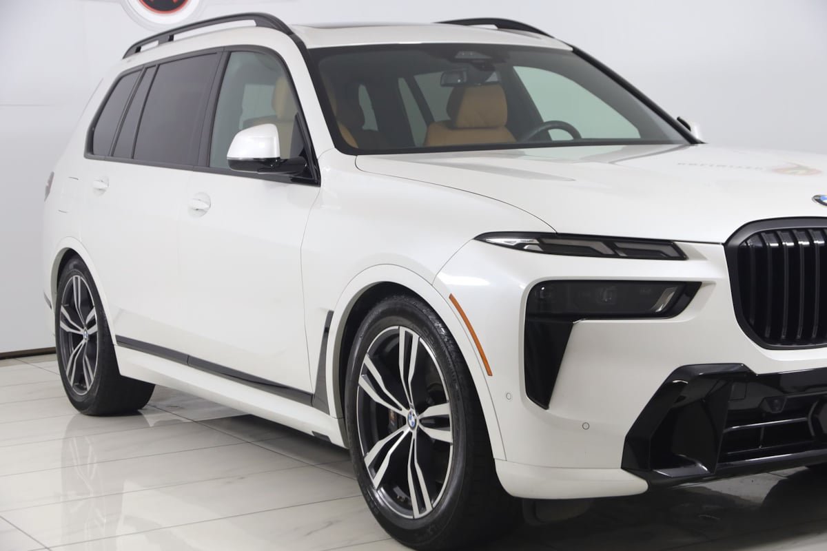 Used 2024 BMW X7 xDrive40i w/ M Sport Package AWD/4WD image 48