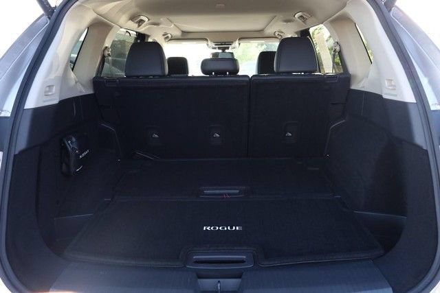 Certified 2025 Nissan Rogue SL w/ Tech Package AWD/4WD image 7