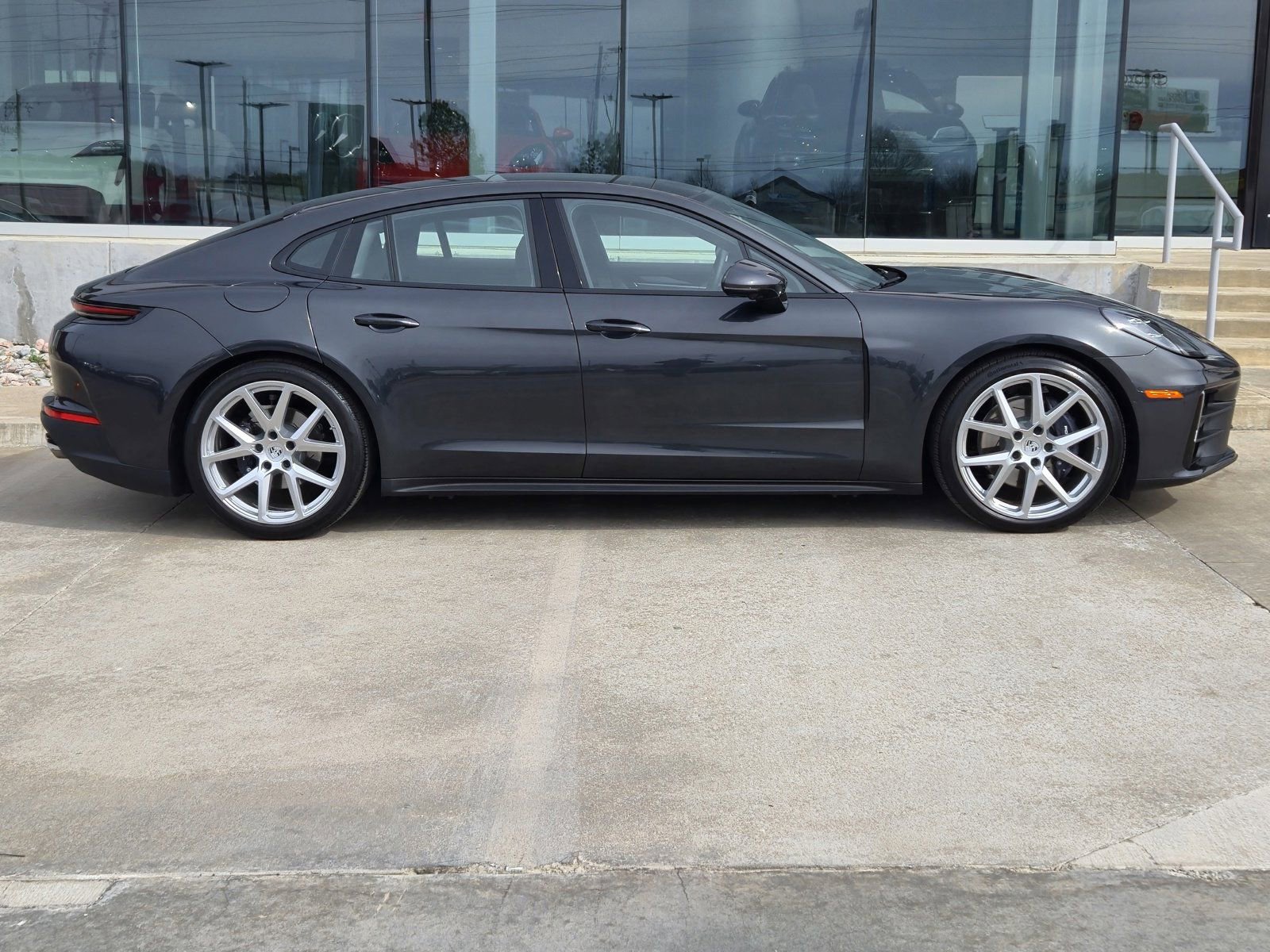 Certified 2024 Porsche Panamera 4 AWD/4WD image 8