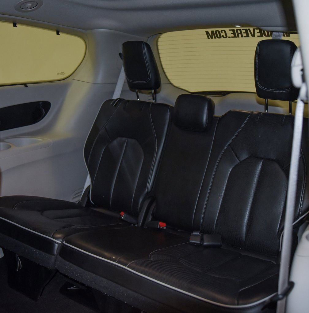 Used 2023 Chrysler Pacifica Limited FWD image 7