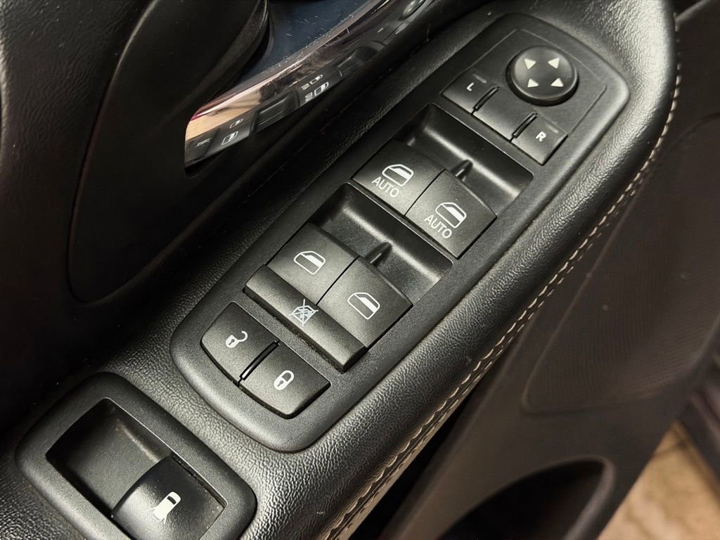 Used 2016 Dodge Grand Caravan SE image 25