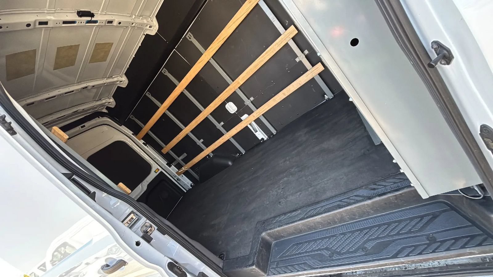 Used 2022 Ford E-Transit 148 High Roof w/ Load Area Protection Package RWD image 43