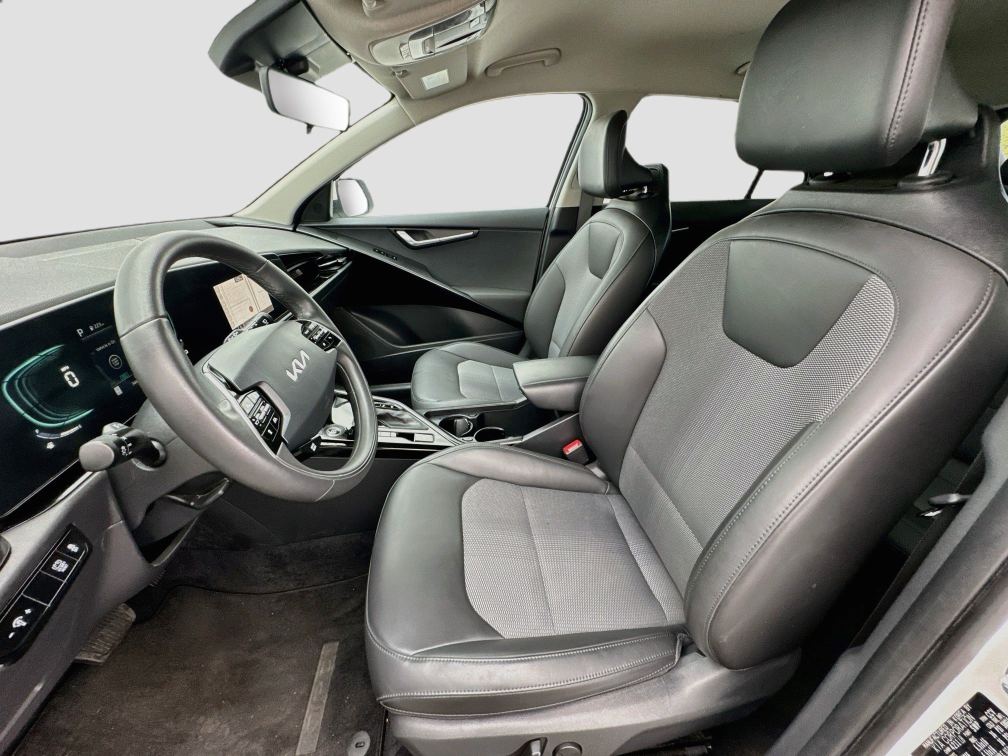 Used 2025 Kia Niro EX FWD image 13