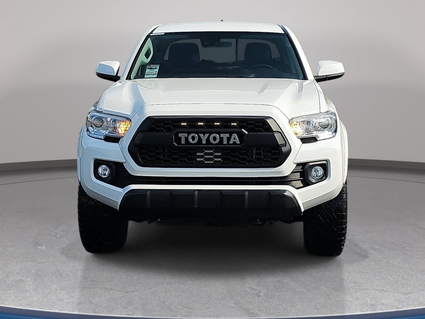 Used 2021 Toyota Tacoma SR5 RWD image 2