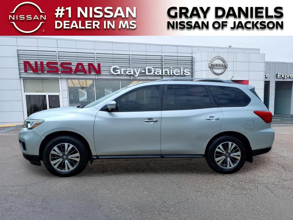 Used 2017 Nissan Pathfinder SL w/ SL Tech Package AWD/4WD image 4