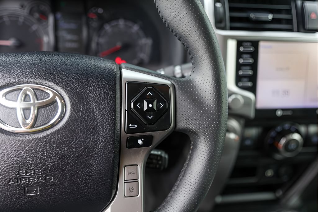 Used 2022 Toyota 4Runner SR5 AWD/4WD image 13