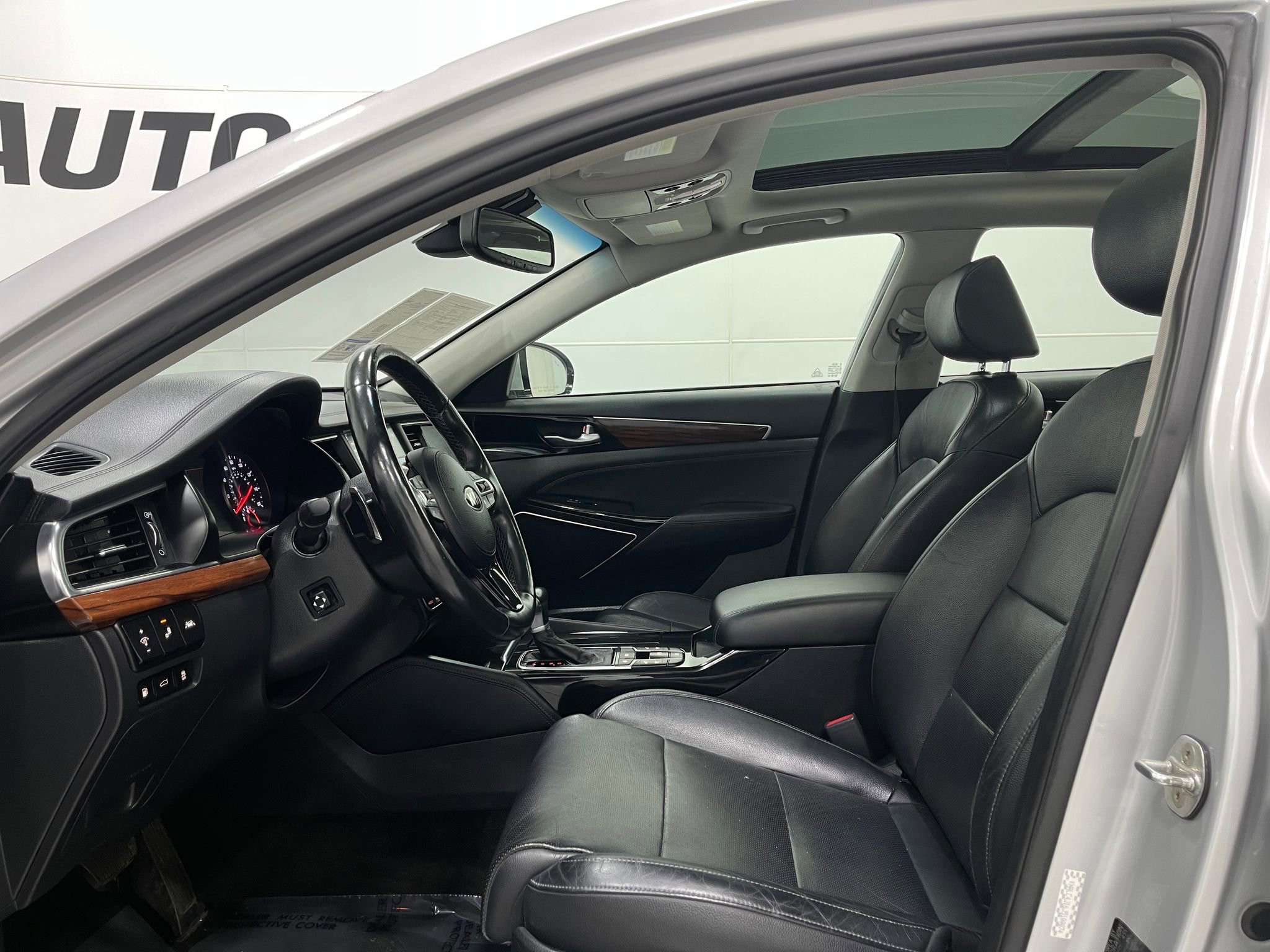 Used 2018 Kia Cadenza Technology image 14