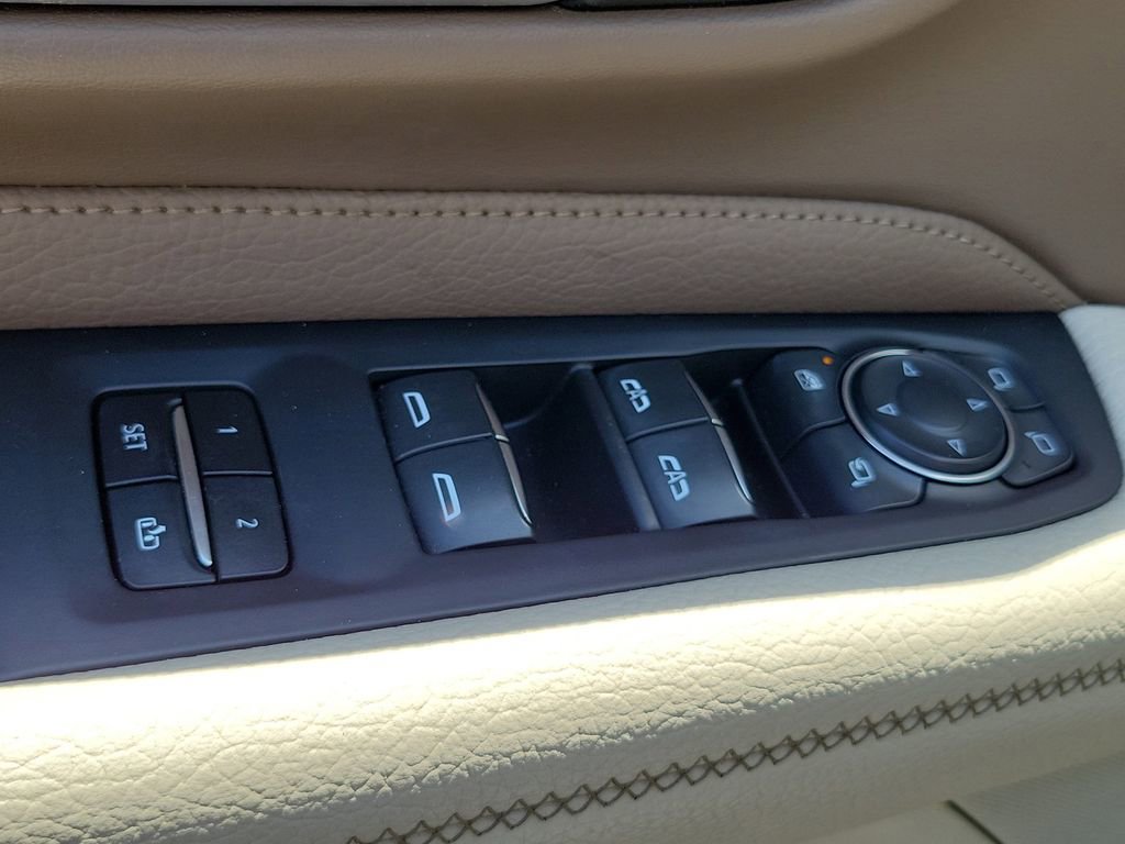 Used 2021 GMC Yukon XL Denali w/ Denali Premium Package image 21