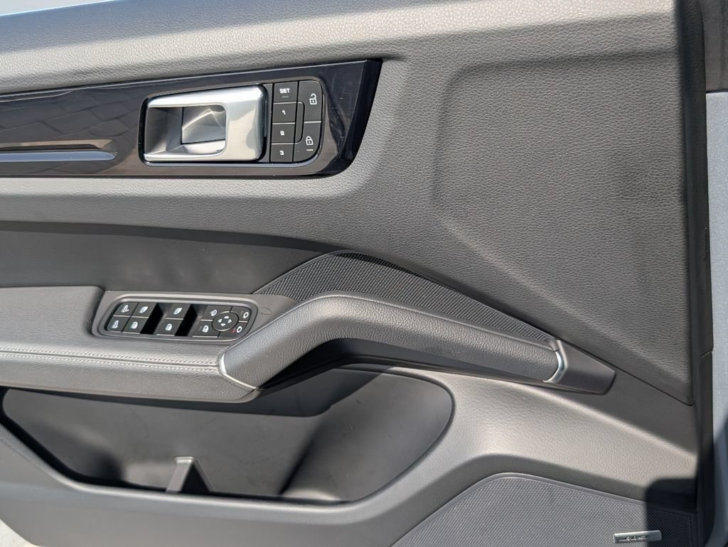 Certified 2023 Porsche Cayenne AWD/4WD image 20