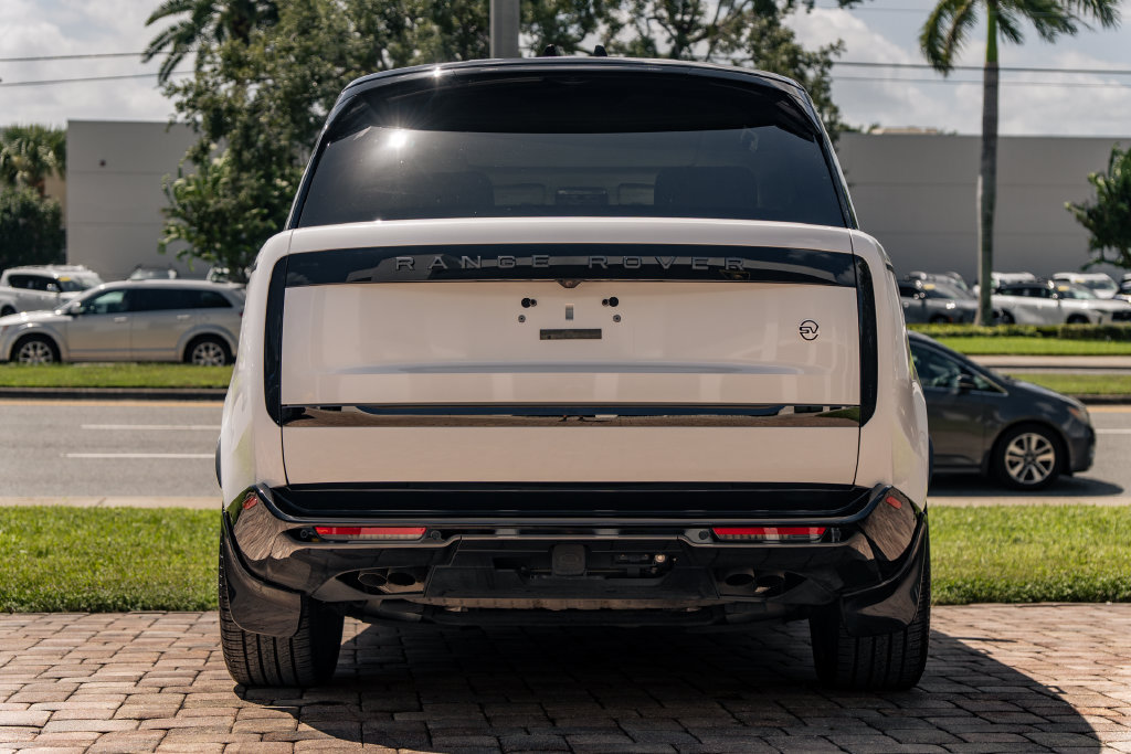 Used 2023 Land Rover Range Rover SV AWD/4WD image 4