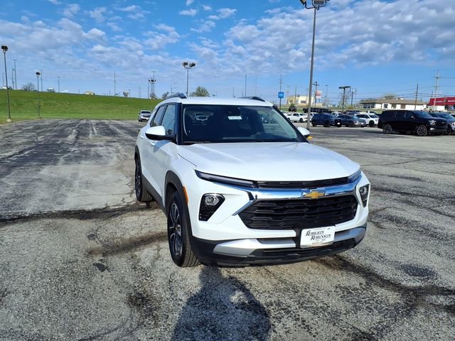 Used 2025 Chevrolet TrailBlazer LT FWD image 4