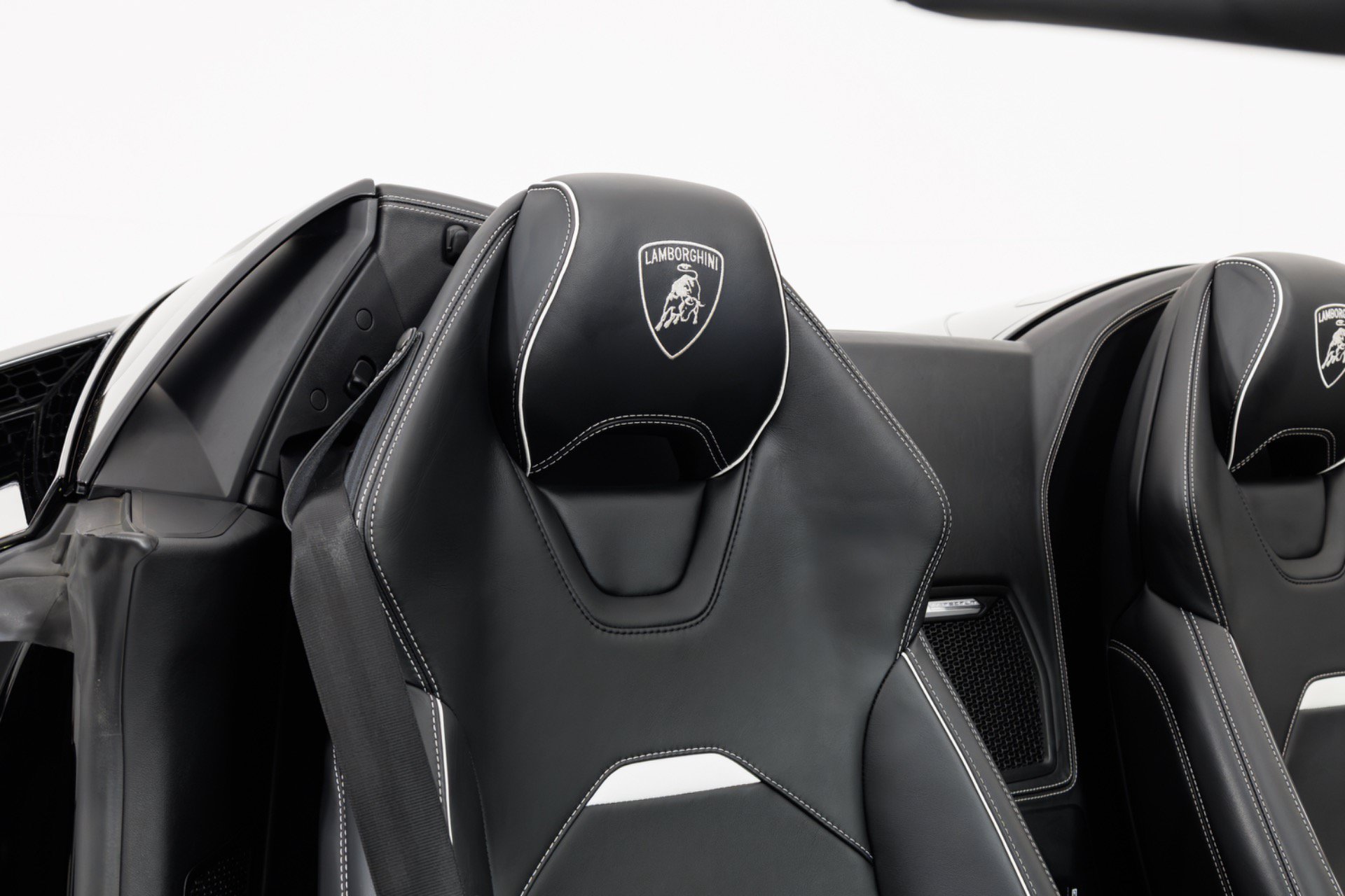 Used 2021 Lamborghini Huracan EVO RWD image 40