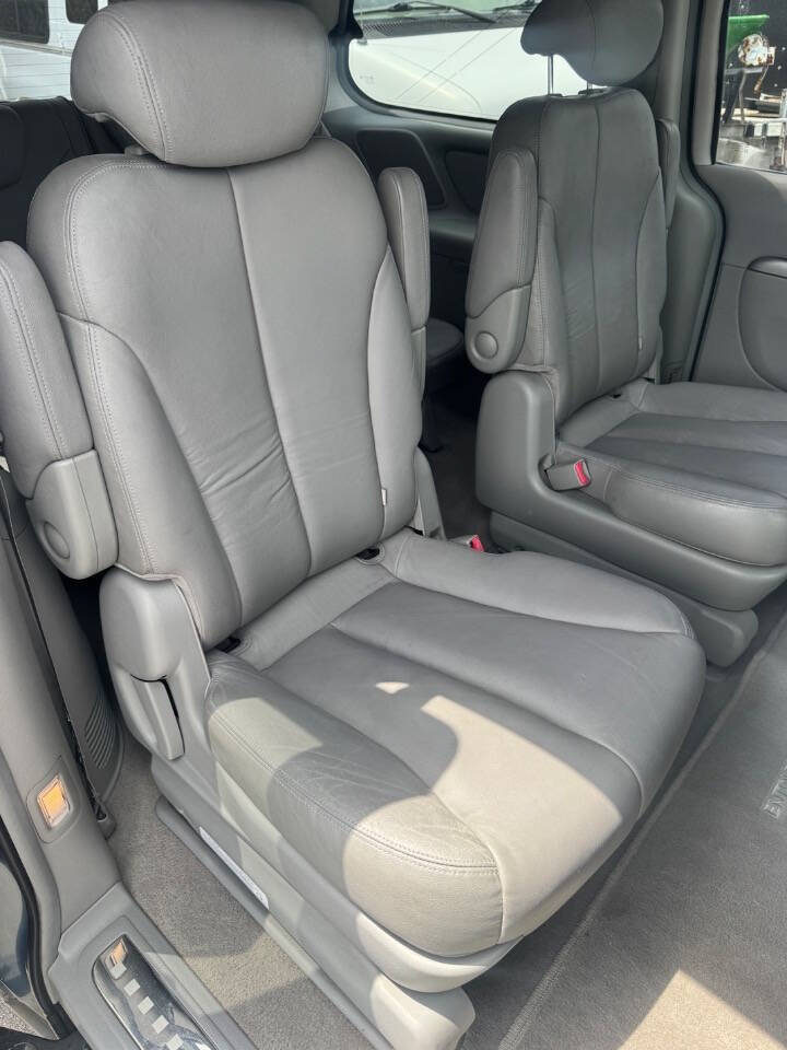 Used 2007 Hyundai Entourage GLS FWD image 17