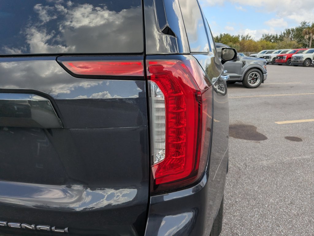 Used 2024 GMC Yukon Denali Ultimate AWD/4WD image 12
