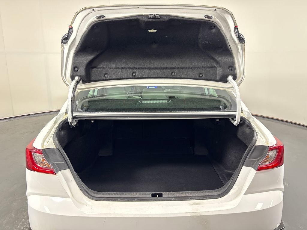 Used 2025 Toyota Camry SE w/ Convenience Package image 33