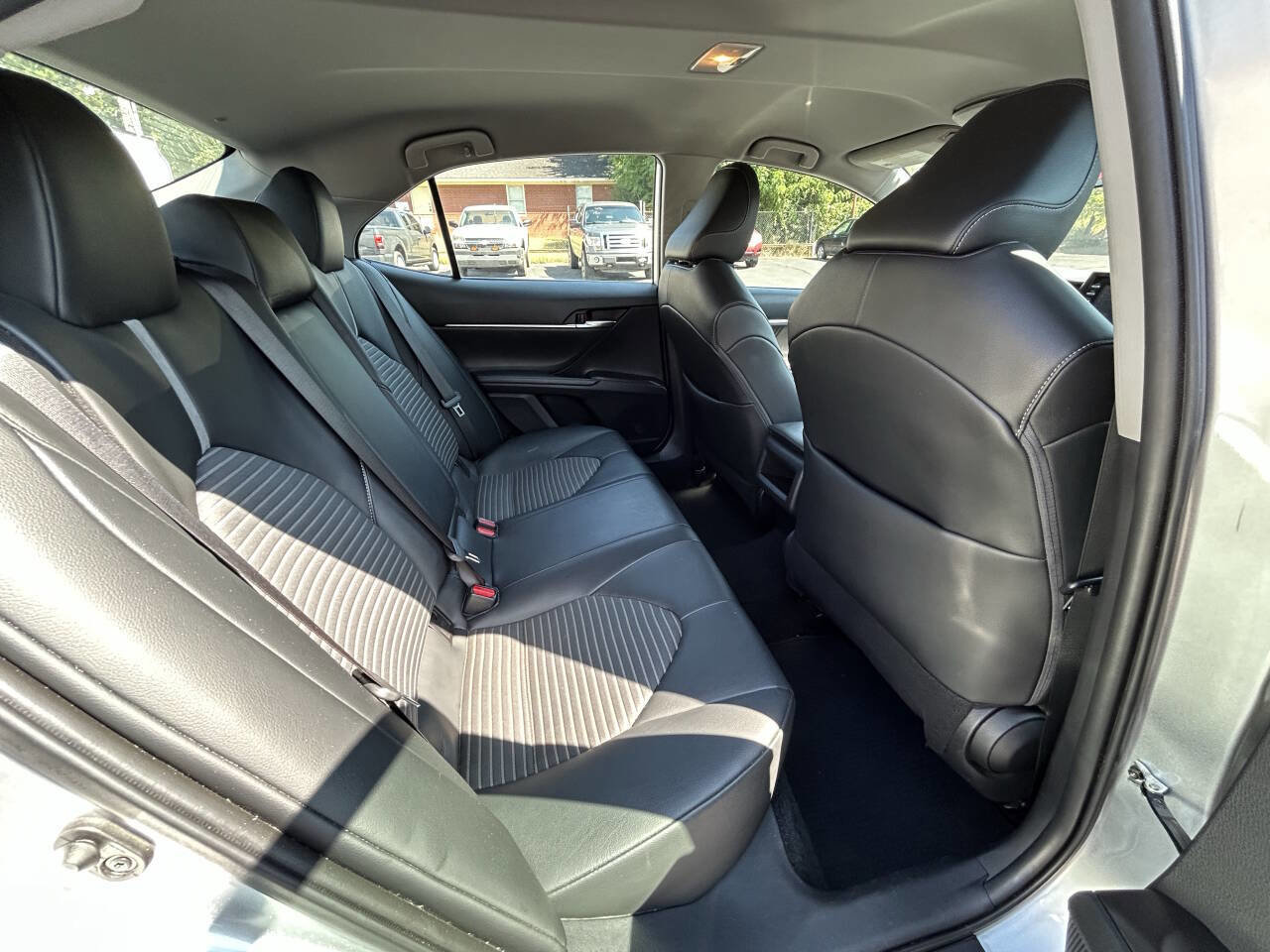 Used 2022 Toyota Camry SE image 18