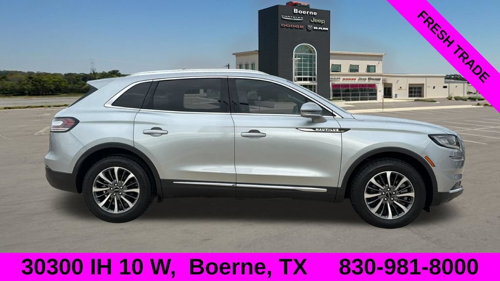 Used 2023 Lincoln Nautilus FWD image 2