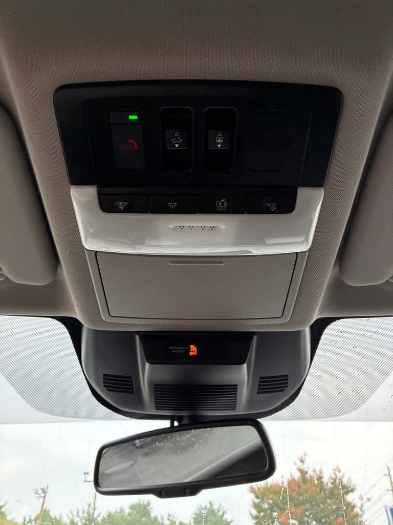 Used 2024 Nissan Rogue Platinum FWD image 39