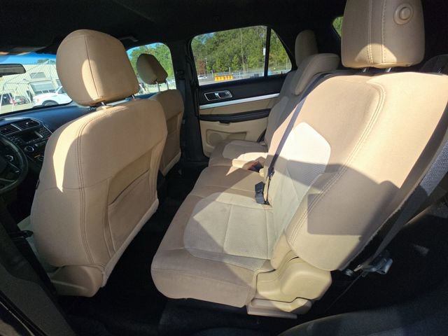 Used 2017 Ford Explorer XLT image 11