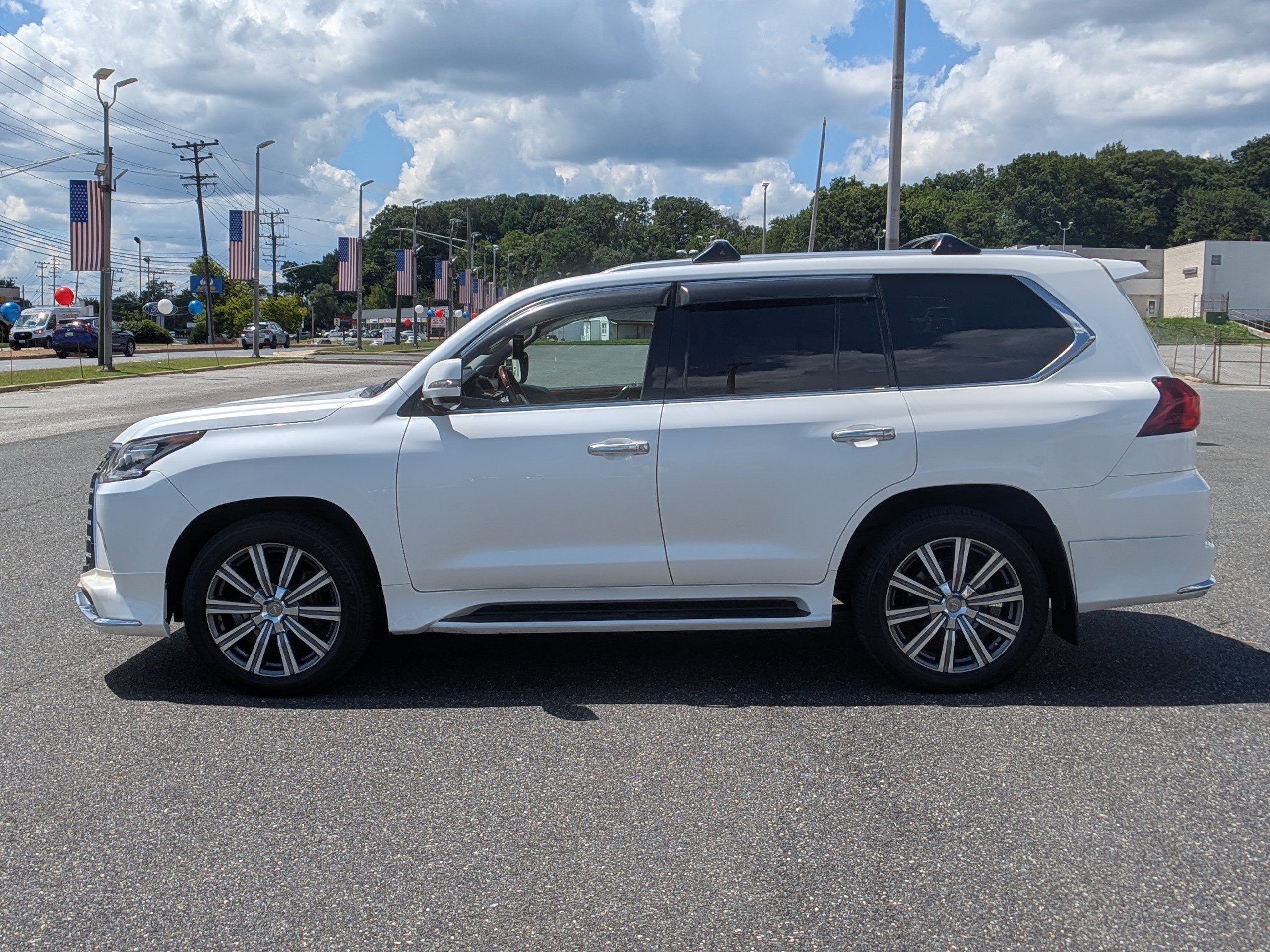 Used 2017 Lexus LX 570 4WD image 5