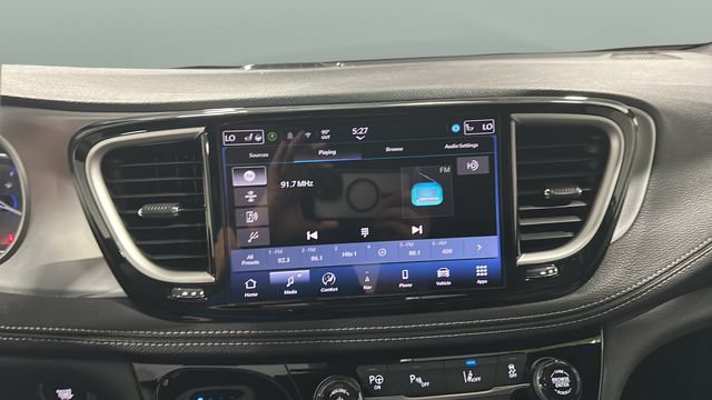 Used 2024 Chrysler Pacifica Limited FWD image 14