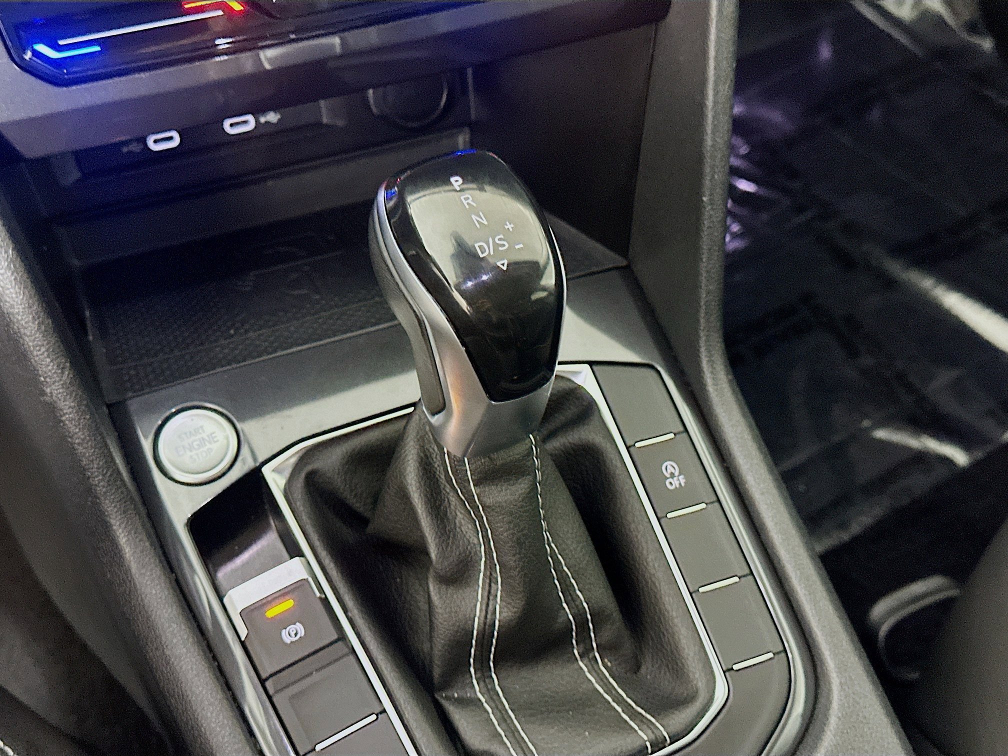 Used 2022 Volkswagen Tiguan SE image 13