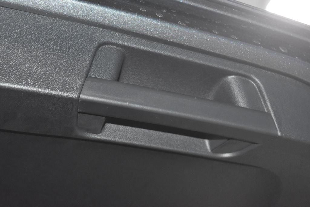 Certified 2025 Volkswagen Taos SE w/ Panoramic Sunroof Package image 26