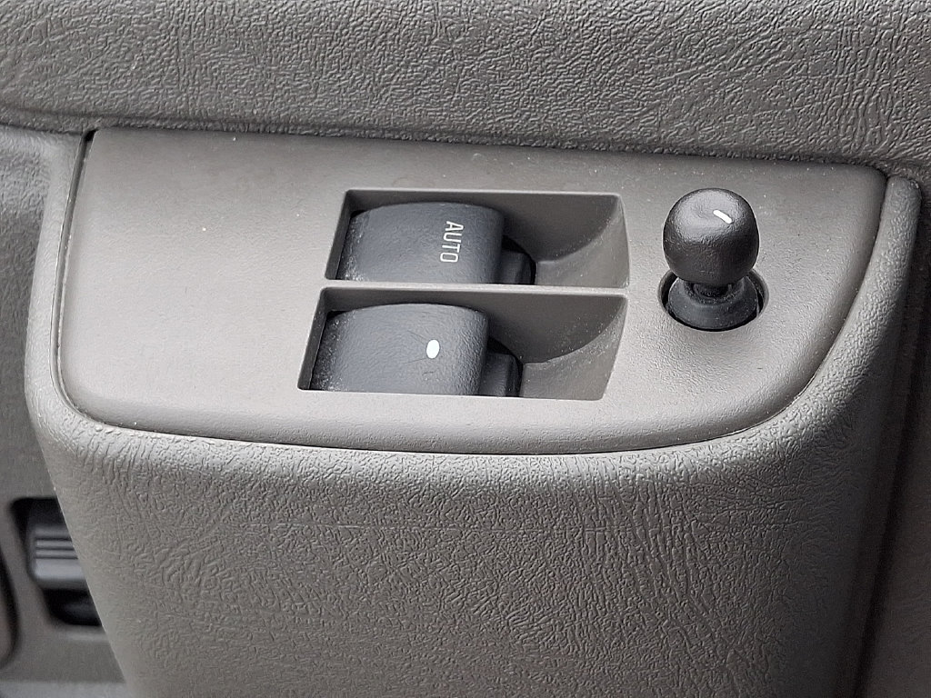 Used 2025 Chevrolet Express 2500 w/ Driver Convenience Package RWD image 26
