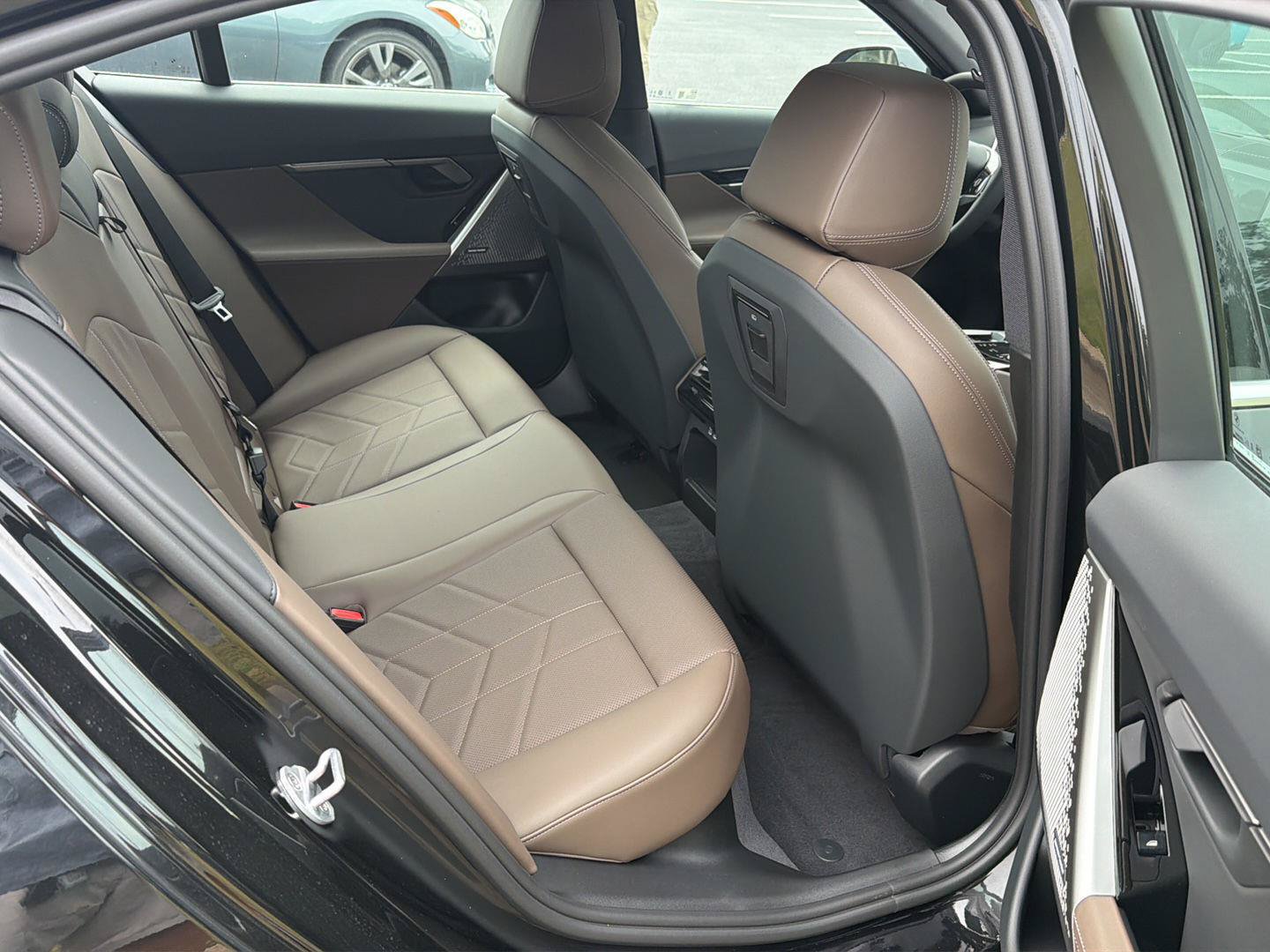 New 2027 BMW i5 eDrive40 w/ Premium Package RWD image 12