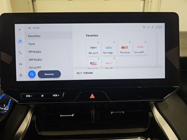 Certified 2024 Toyota Venza XLE image 28