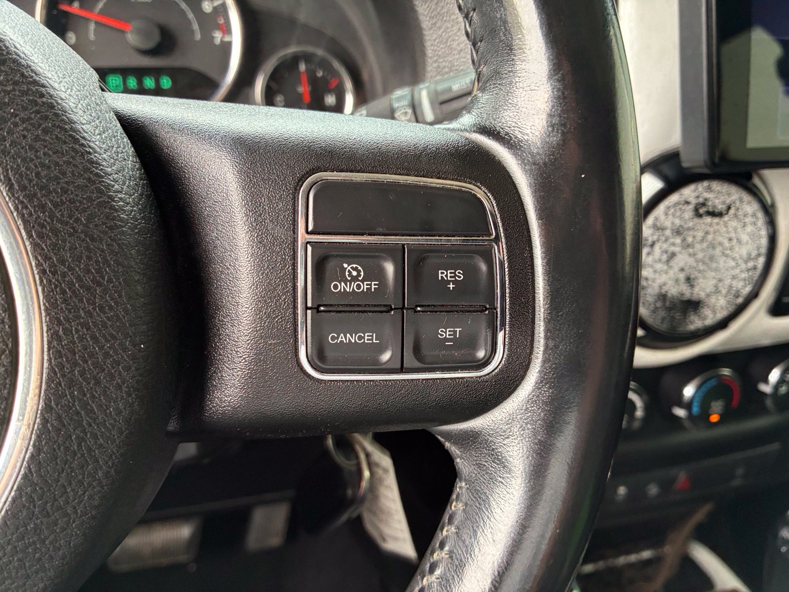 Used 2015 Jeep Wrangler Unlimited Sahara w/ Connectivity Group AWD/4WD image 27