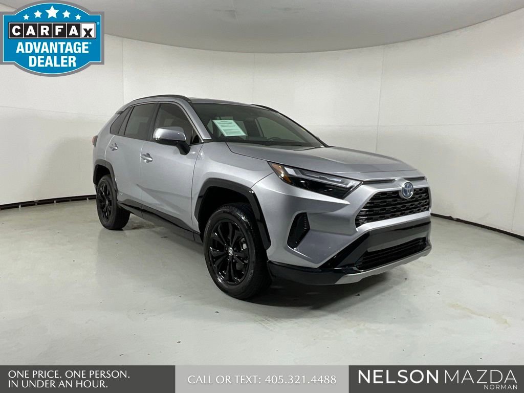 Used 2024 Toyota RAV4 SE image 1