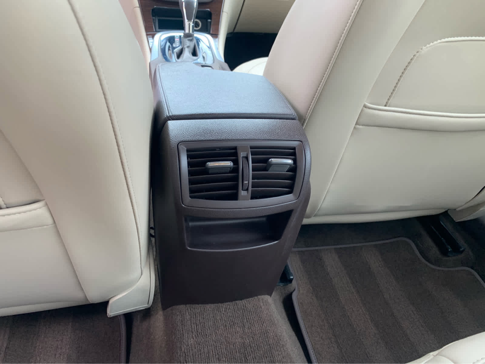 Used 2011 Buick Regal CXL image 23